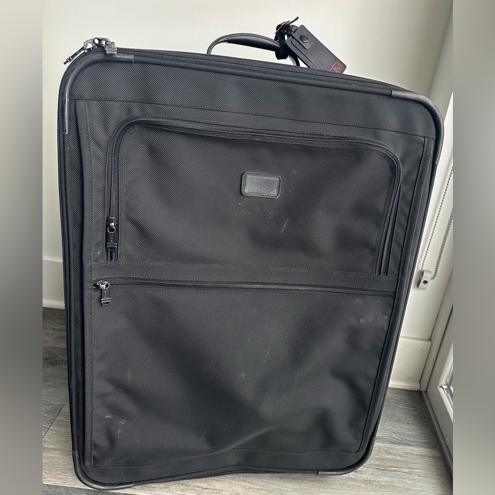 TUMI 28” HIGH STRENGTH NYLON ROLL-A-BOARD 2 WHEEEL SUITCASE ORIGINAL RETAIL $595